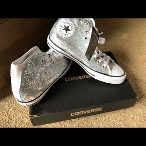 Im selling sequence concerse women size 9